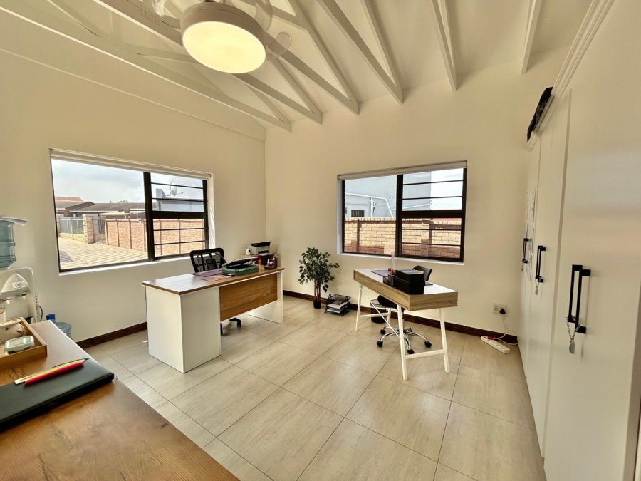 4 Bedroom Property for Sale in Wavecrest Eastern Cape